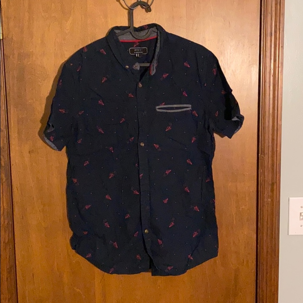 Men’s shirt sleeve button down